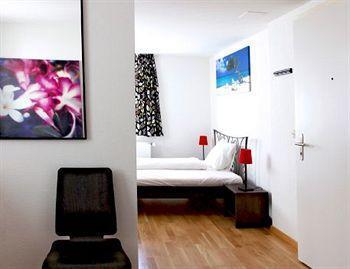 Swiss Star Guesthouse District 4 - Contactless Self Check-In Zürich Exterior foto